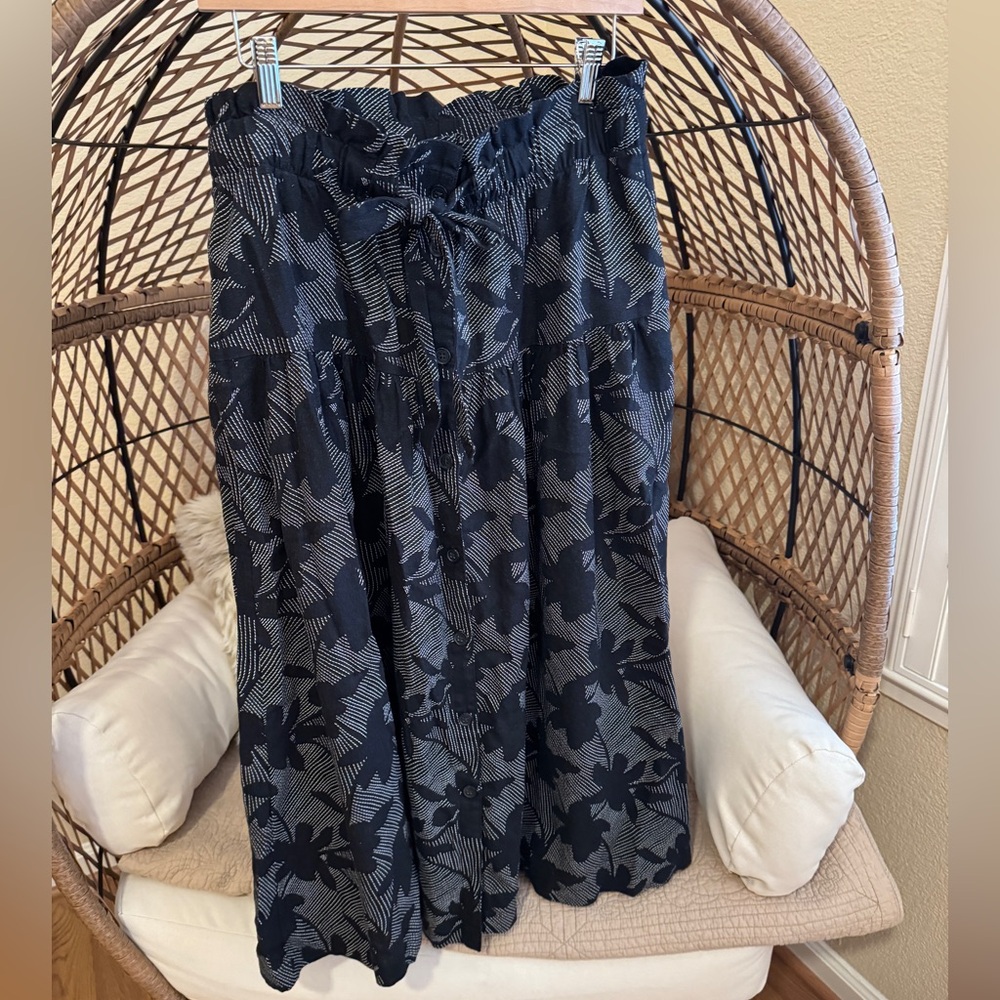 Universal Thread Tropical Midi Skirt Black Medium